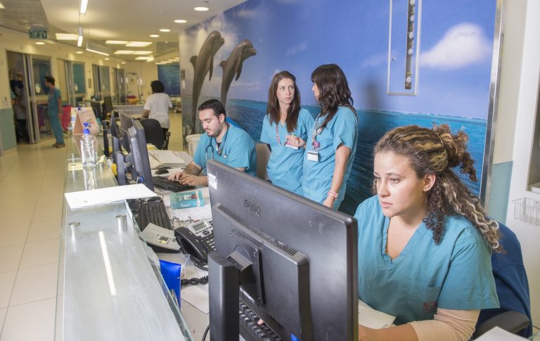 Rambam’s Pediatric Emergency Department Takes First Place in Ministry of Health Patient Satisfaction Survey