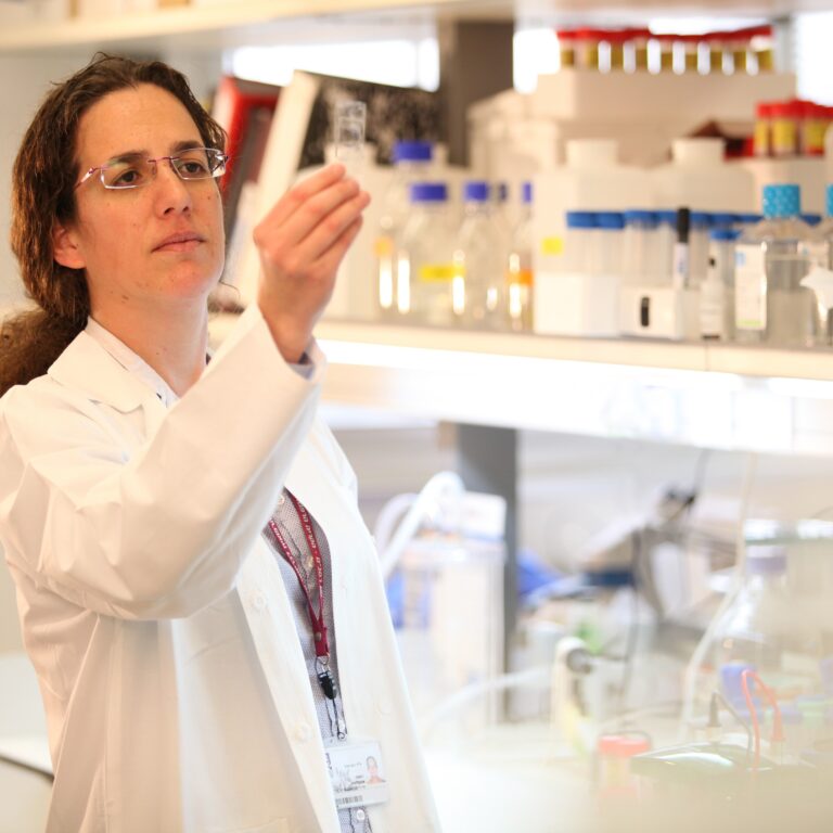 Rambam Signs Agreement with Biomica for Clinical Trial of Microbiome-based Immuno-oncology Drug