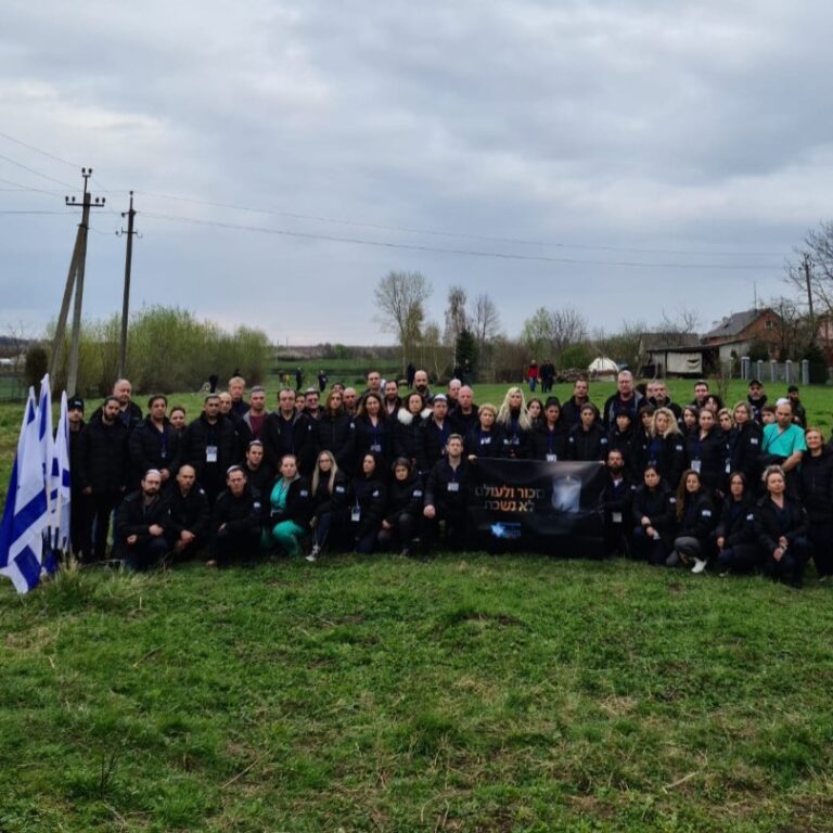 Israeli Field Hospital Delegation in Ukraine Marks Holocaust Remembrance Day with Local Jewish Community