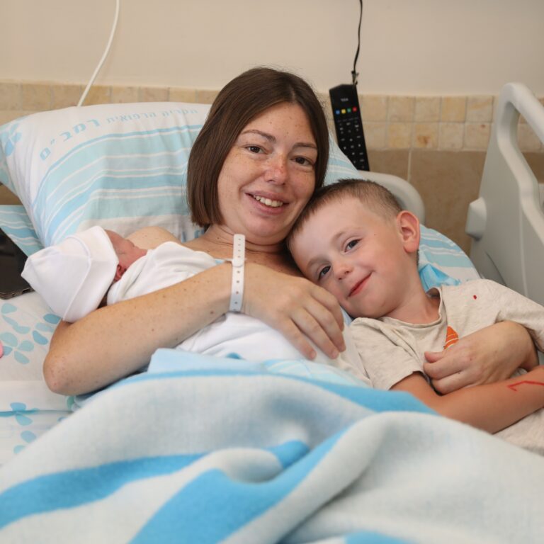 It’s a Girl! Ukrainian Refugee Shares News with Husband via WhatsApp