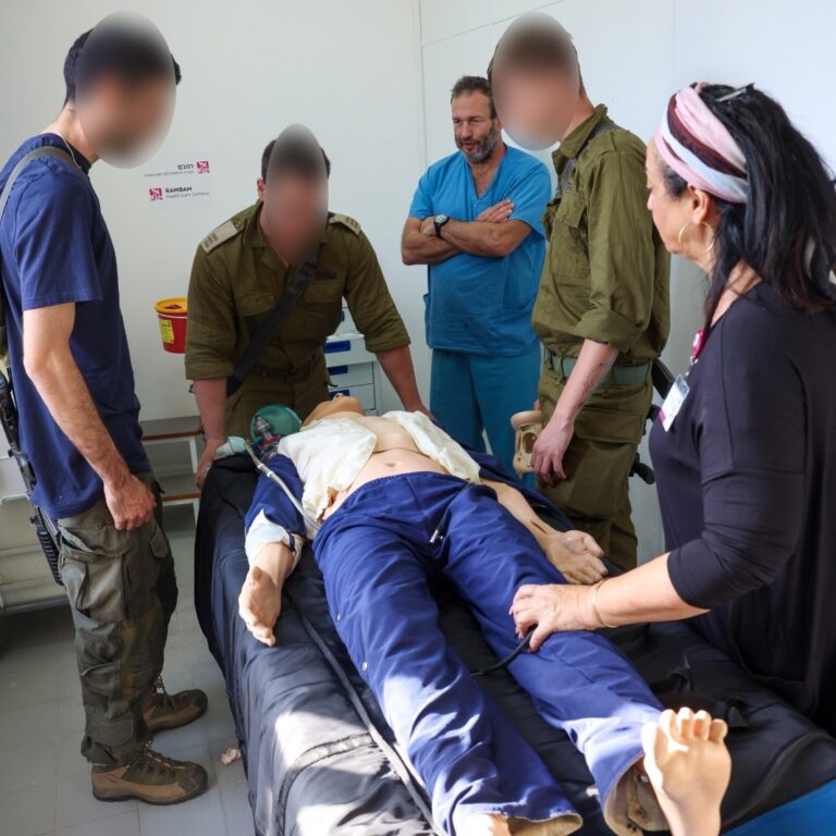 Rambam Trains Soldiers in Life-Saving Techniques