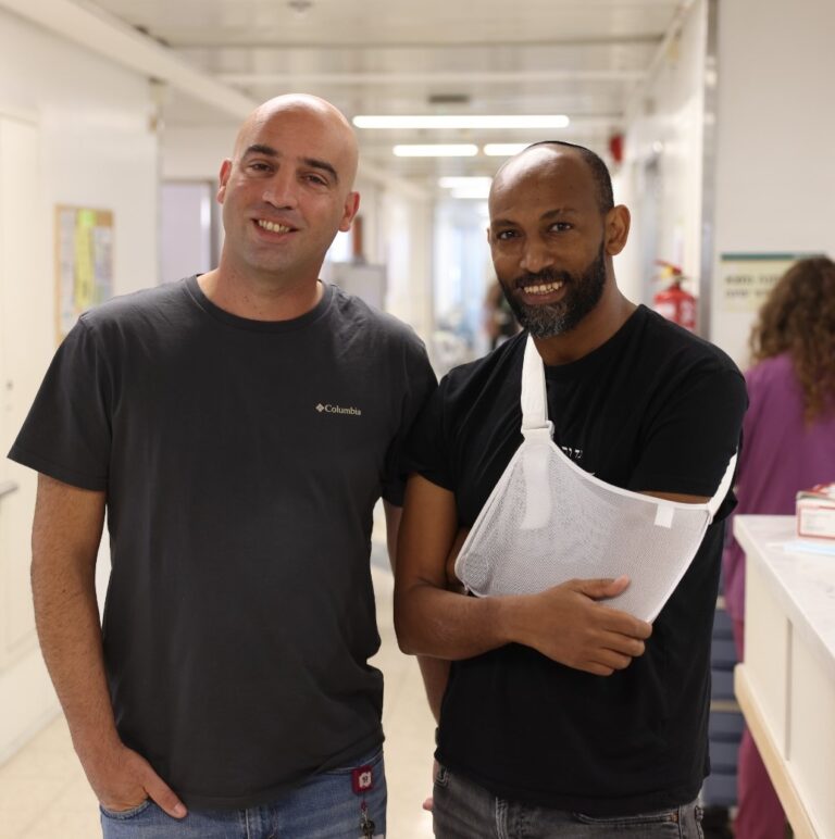 From Battlefield to Operating Room: Rambam Surgeon Restores Comrade’s Ribs