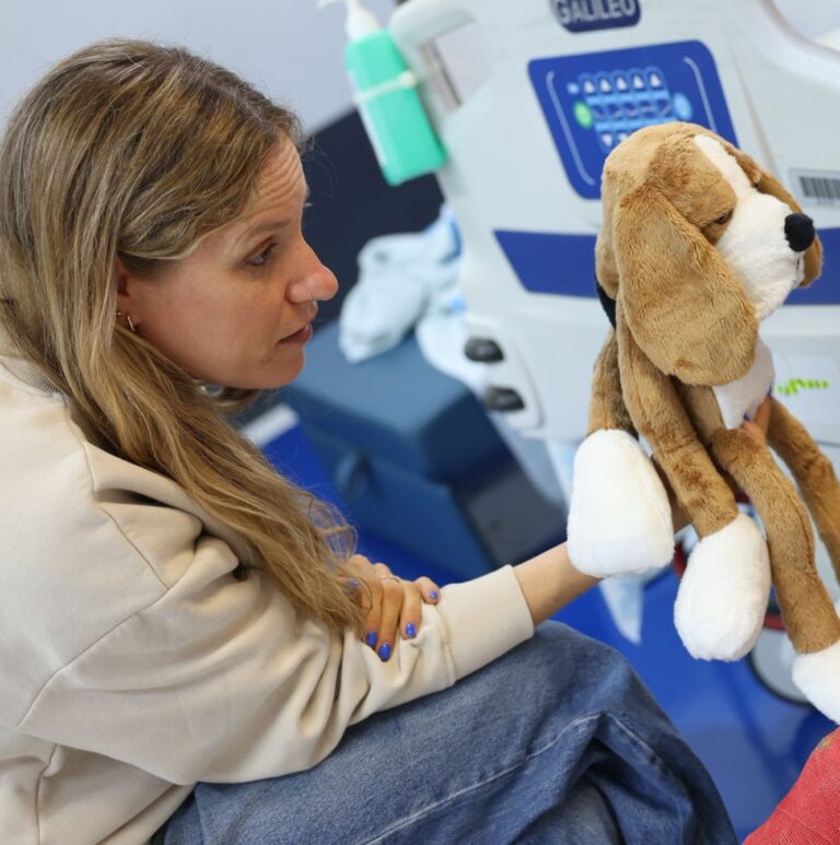 First-Ever Hibuki (“Snuggle”) Therapy Pilot Helps Rambam Pediatric Patients Express Their Feelings