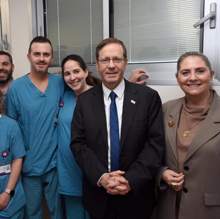 President Isaac Herzog visiting with Rambam medical staff