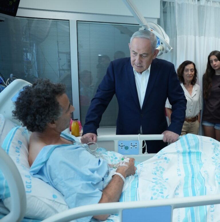 Prime Minister Benjamin Netanyahu Visits Wounded Soldiers at Rambam